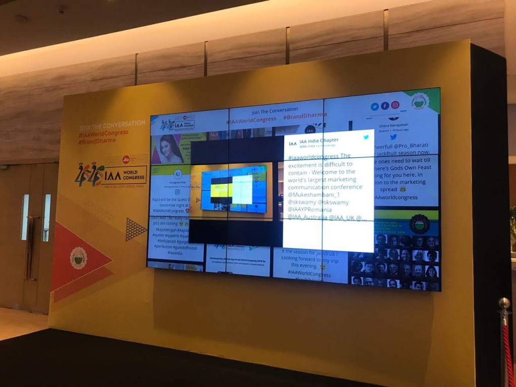 social media display